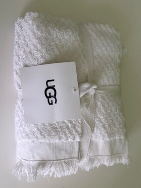 UGG set of 2 Hand Towels Fringed Textured White